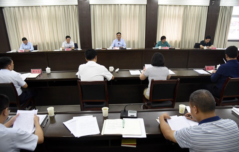 李宽主持召开县委常委会第33次会议